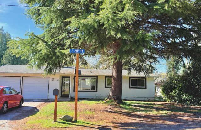 Charming 4BR Home with Huge Yard - W/D and Garage photos photos