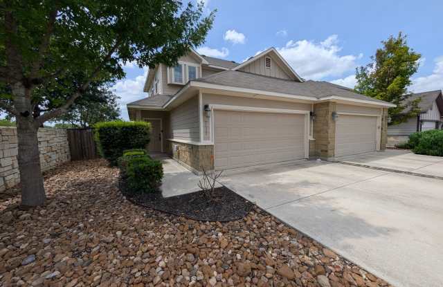 3/2.5/2 Townhome in Old Mill Crossing / Close to Gruene & Downtown New Braunfels / Fridge & Washer & Dryer Included / CISD photos photos