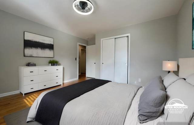 Modern Renovated Apartment Close to VT and Downtown photos photos