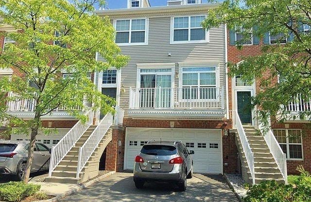 6 MCMARTIN CT - 6 Mcmartin Court, Jersey City, NJ 07305