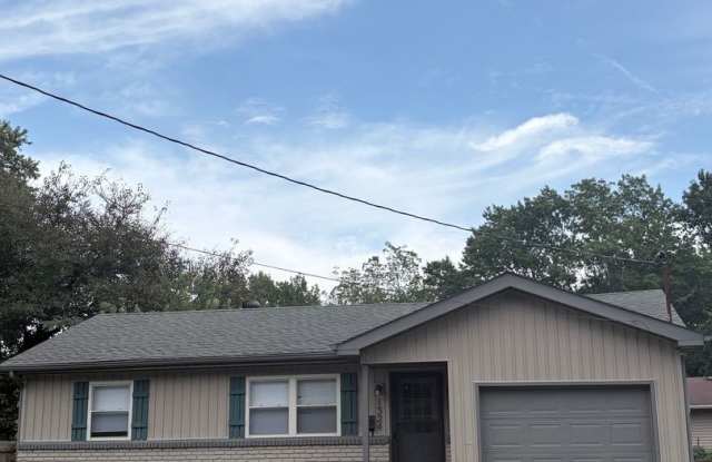 Simple home in East Springfield Gallery 1