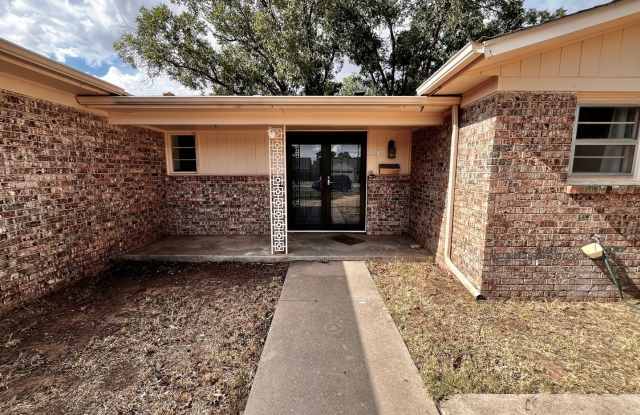 Amazing 4/2.5 in Prime Location! Minutes from Texas Tech and Hospitals! Gallery 4