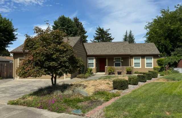 SPACIOUS 3-BEDROOM HOME WITH BONUS ROOM — QUIET CUL-DE-SAC! photos photos