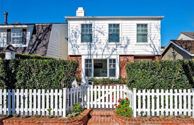 513 Fernleaf Avenue 1/2 - 513 Fernleaf Avenue, Newport Beach, CA 92625