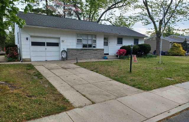 89 W Laurel Dr - 89 West Laurel Drive, Somers Point, NJ 08244