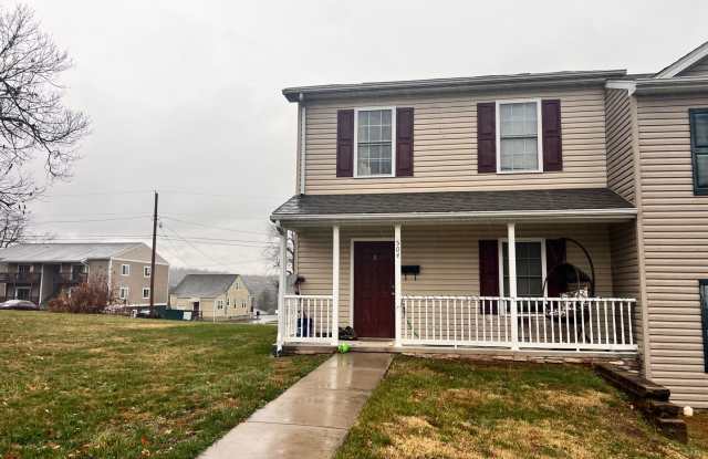 Radford, 3 BR / 1.5 BA, Available for the fall term photos photos