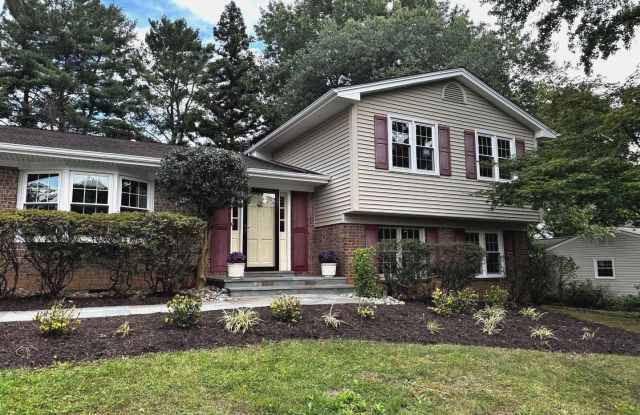 2507 MEREDITH DR Gallery 1