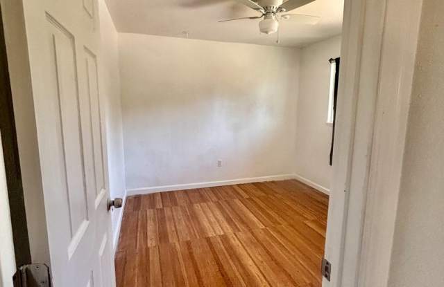 Clean, Move-In Ready Unit Available Now! Gallery 4