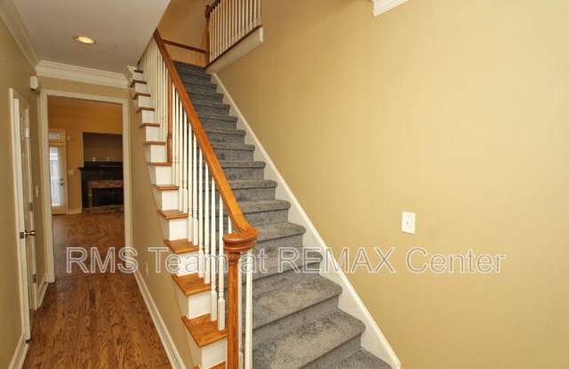 1360 Eastgate Ct SE Gallery 3
