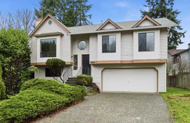 4 bedroom home - Extra Large Fenced backyard - 19613 138th Avenue Southeast, East Hill-Meridian, WA 98058