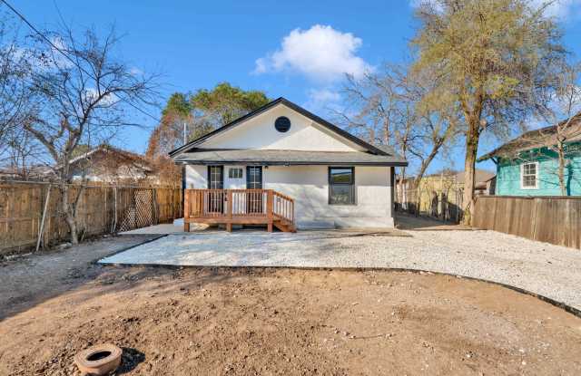 Updated Urban Retreat in the Heart of San Antonio Gallery 4