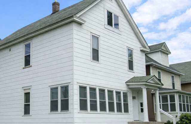 1303-HEN photos photos