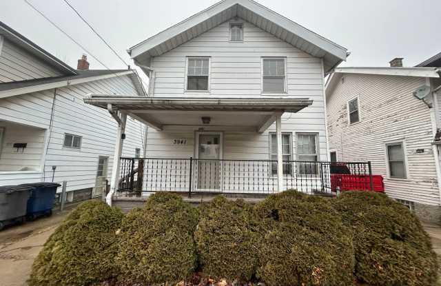 Charming 3-bed, 1-bathroom house located in North End Toledo, OH. photos photos