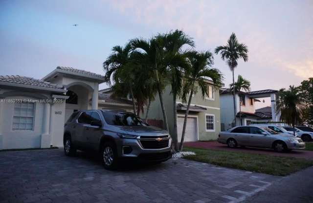 16112 SW 104th Ter photos photos