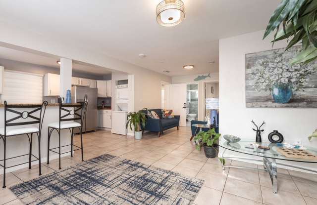 Charming Fort Lauderdale Home | Security Deposit Alternative Available! Gallery 3