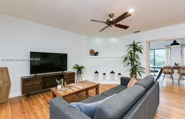 138 NE 13th Ave photos photos 138 NE 13th Ave photos photos