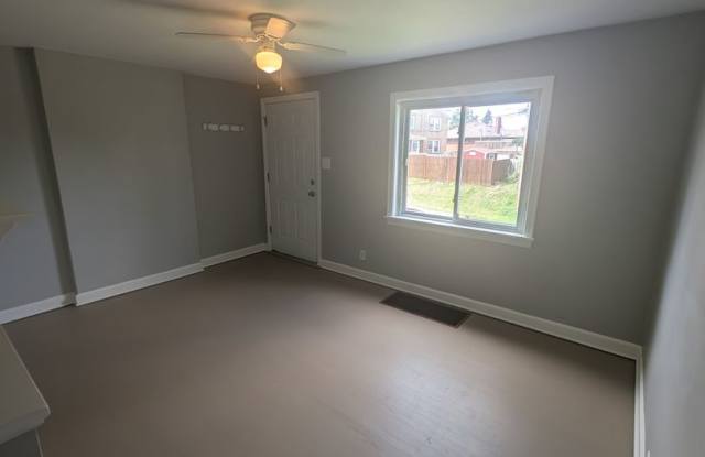 Cozy, Two Bed Available NOW! Gallery 1