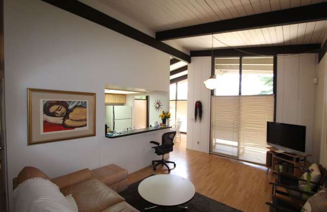 Available Now! Furnished 3-Bedroom Country Club Home with Golf Course Views Gallery 4