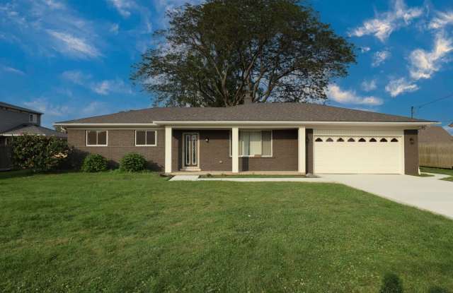 Three Bedroom 1.5 bathroom ranch on a canal photos photos