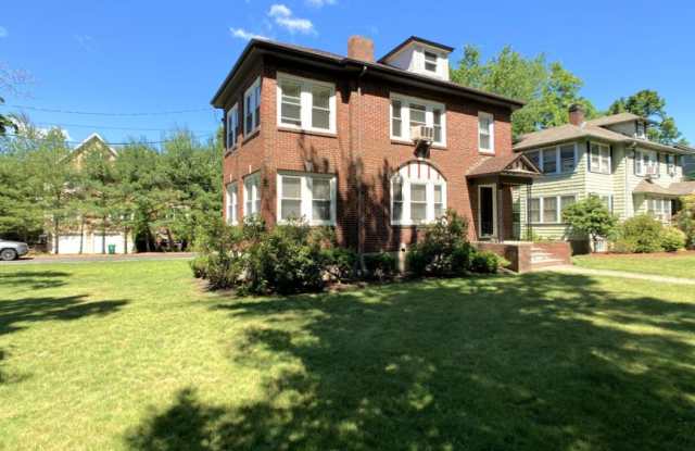 129 Oxford St. photos photos