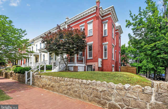 1252 E Street NE photos photos