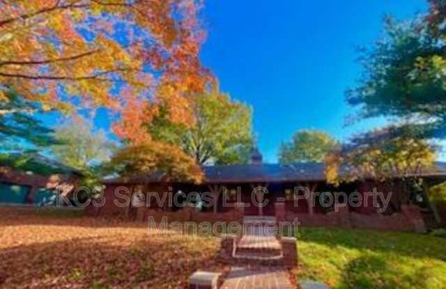 615 E 101st Terrace - 615 East 101st Terrace, Kansas City, MO 64131