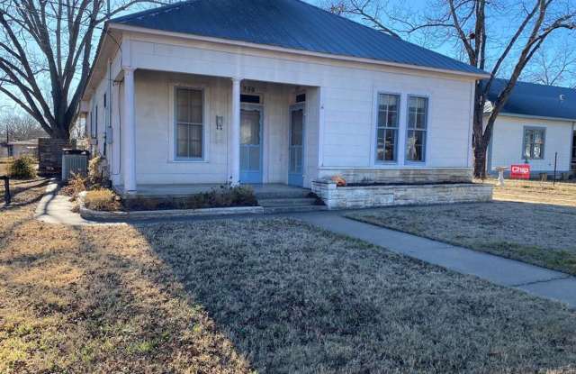 FOR LEASE!! - 209 West Hackberry Street, Fredericksburg, TX 78624