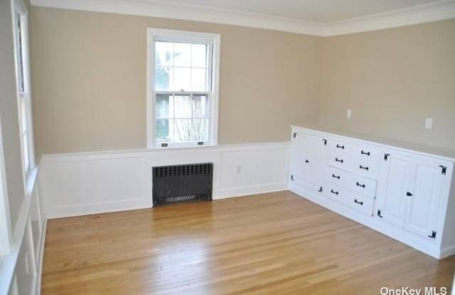 352 N Village Avenue Gallery 4