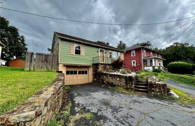 4425 Hecktown Road Gallery 1