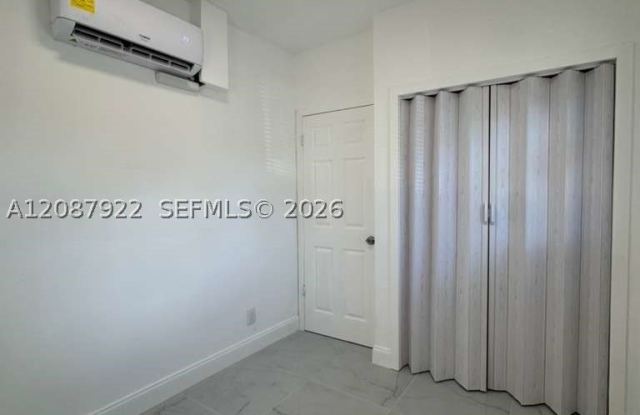731 SW 3rd Pl Gallery 1