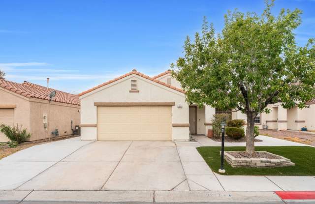 Charming Single-Story Las Vegas Home with Covered Patio & Spacious Backyard! Gallery 1