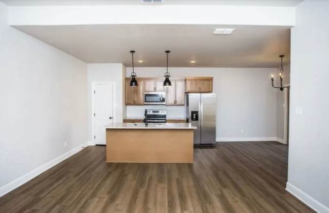 3 Bedroom 2.5 Bathroom Townhome in Prime Location! photos photos