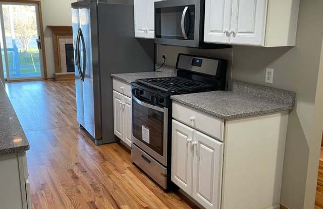 Waterfront! 3 Bedroom, 2 Bath Condo- Erie Village, East Syracuse Gallery 4