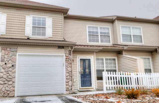TOTALLY UPDATED. WAITING FOR YOU! *2Bed*1.5 Bath townhome in Chanhassen. AVAILABLE NOW - 2028 Chicory Way, Chanhassen, MN 55317