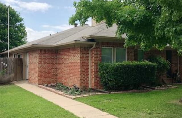 705 Cory Street - 705 Cory Street, Grapevine, TX 76051