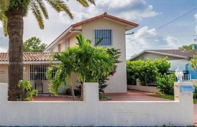 2820 SW 95th Ave photos photos