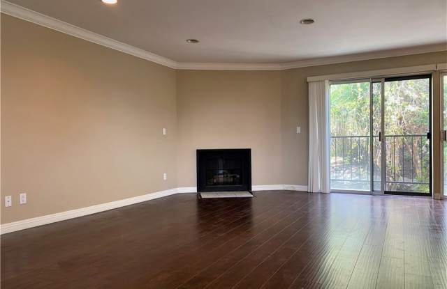 1139 Rosecrans Avenue Gallery 2