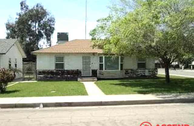 Comfortable 3BD/1BA Home in Bakersfield's 93304 — Gardener Included & Pets Welcome! photos photos