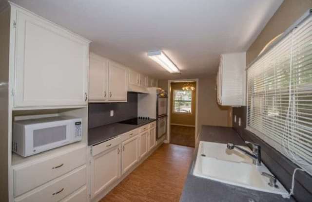 717 Pinehill Ln Grand Prairie TX 75052 Unit: 1 Gallery 3