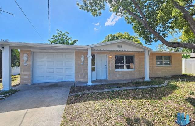 2 Bedroom, 1 Bath House in Port Richey with HUGE FENCED YARD! *Move-in Special* photos photos