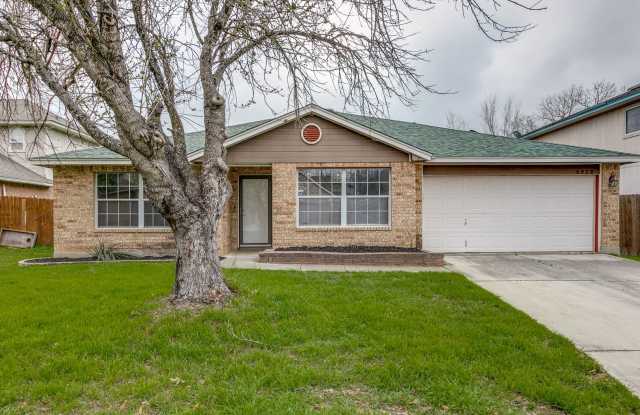 3-BEDROOM SINGLE-STORY IN CRESTLAKE photos photos
