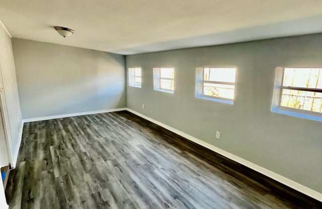 Spacious 5BR/1BA Winter Haven Home! No Application fee! photos photos