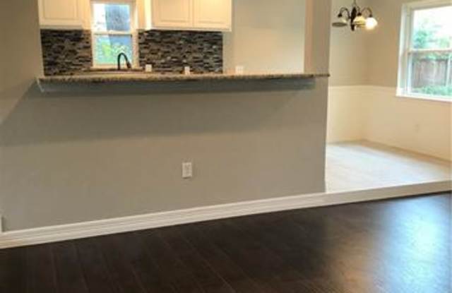2027 Custer Parkway Gallery 3