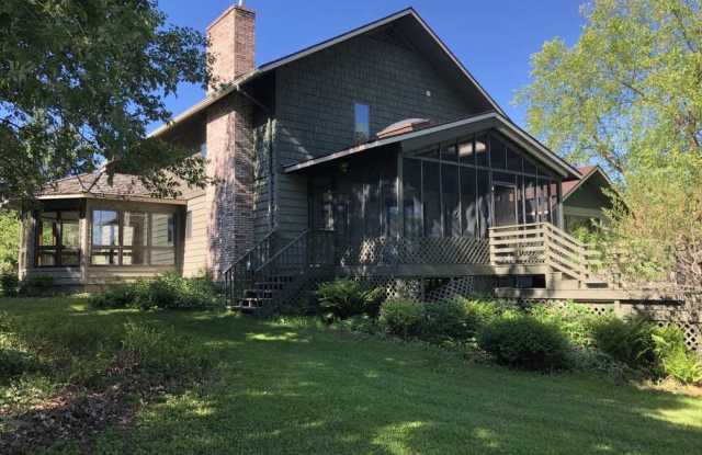 712 Orchard Ln - 712 Orchard Lane, Ashland, WI 54806