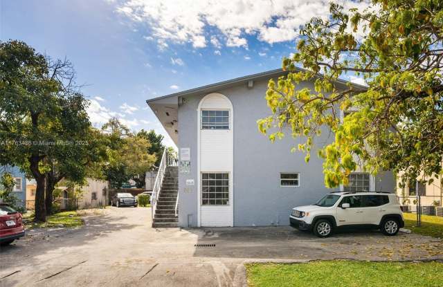 552 NE 61st St photos photos
