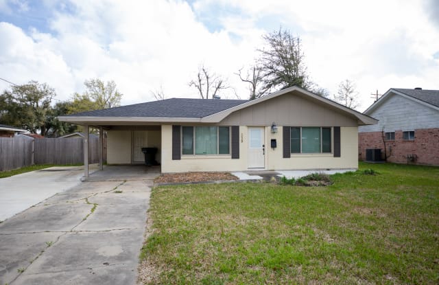 339 Beauregard St - 339 Beauregard Street, Lake Charles, LA 70605