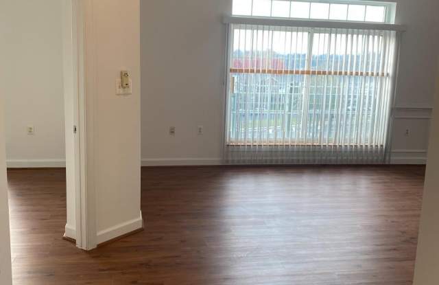 820 BELMONT BAY Drive unit: 301 Gallery 2