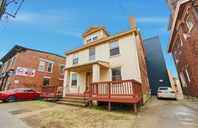 7 Bed/3 Bath Steps from UC Campus $750/pp ($5,250/mo) w/Parking Options Gallery 3