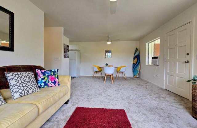 Aeloa Terrace Upstairs 3 bedroom, 2 bath unit with 2 dedicated parking stalls. Gallery 4