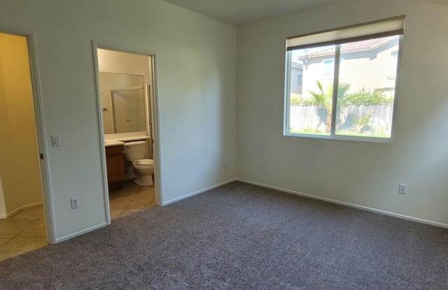 Gated Tesoro Community in Oxnard - 5 bdrm 5 bath Home - $5500 Gallery 4